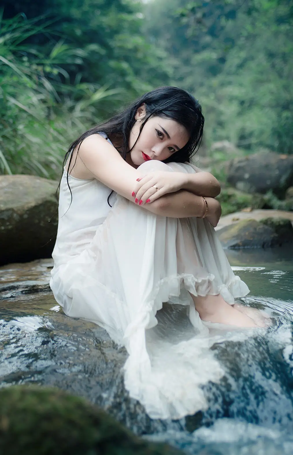 博尔塔拉郑州高端私人伴游小野梨子