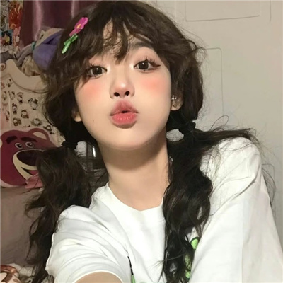 博尔塔拉伴游女生卞寄蕾的资料